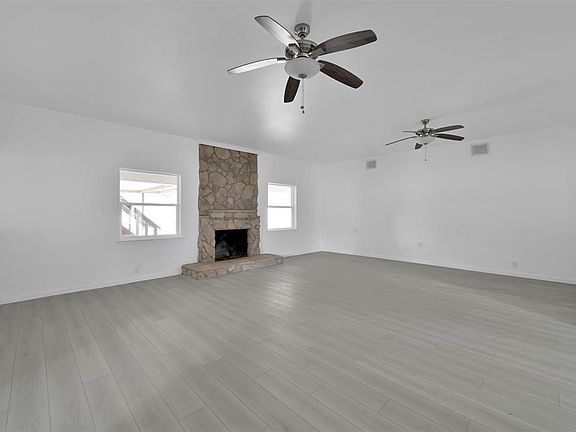 3rd image of 549 Brandon Rd