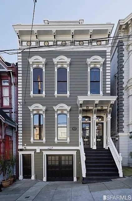 1st image of 465 Oak St
