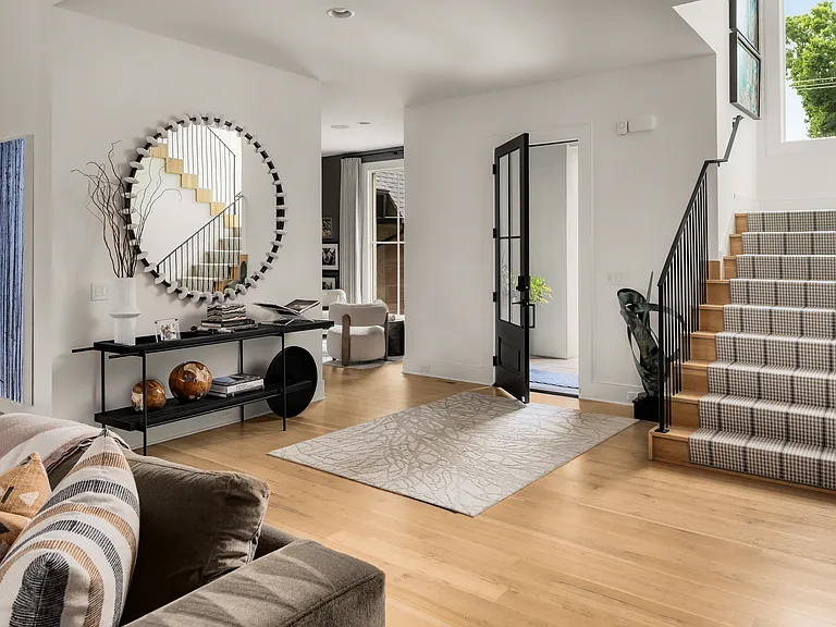 3718 Woodlawn Dr — Photo 5