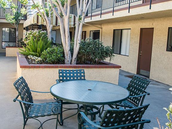 3rd image of 444 E Tujunga Ave #208