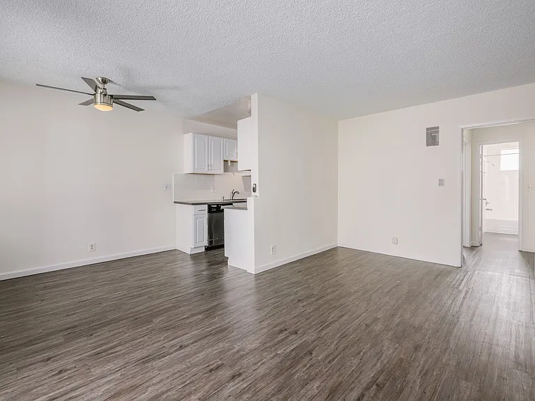 1808 N Harvard Blvd — Photo 2
