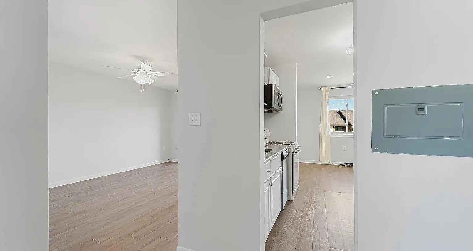 1 bed, 734 sqft, $1,700 — Photo 4