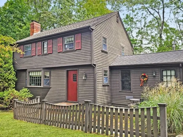 471 Pond St, Franklin, MA 02038
