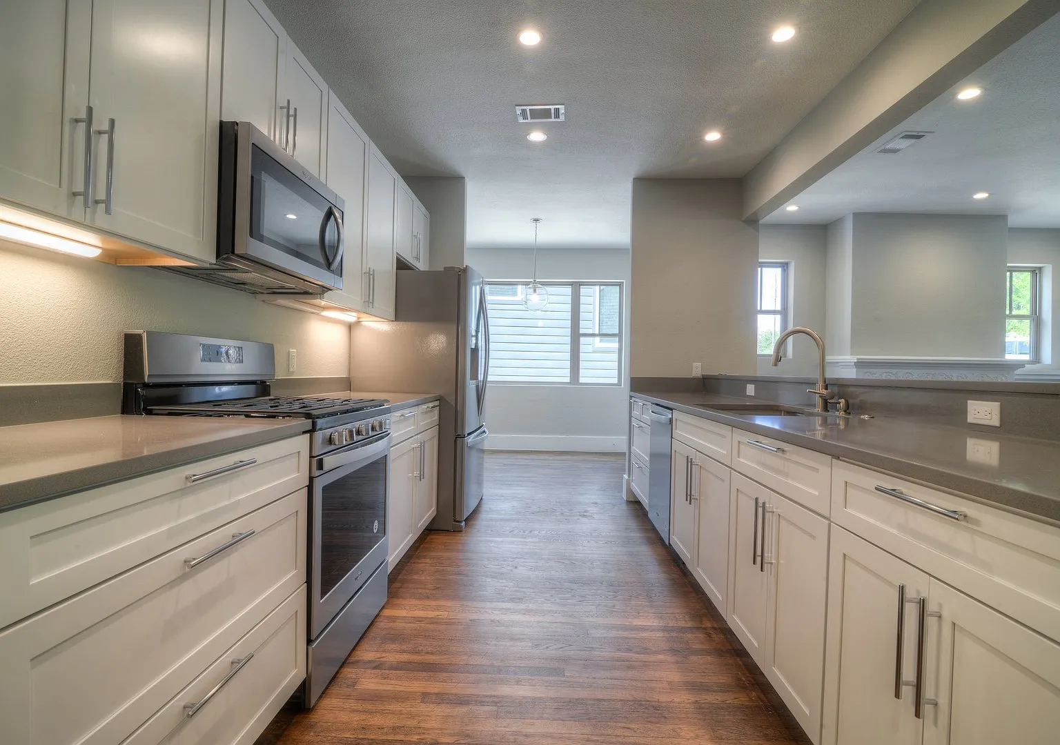 Ut Pre-Lease: 2018 Remodeled 6 Bed/4 Bath North Campus Home, Luxury Finishes, Walk To Ut — Photo 1