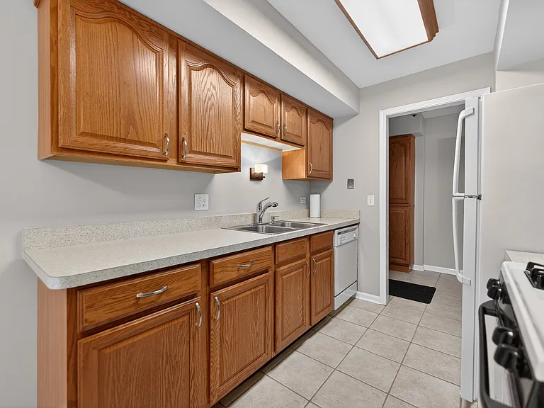 212 Amherst Ct #C — Photo 17
