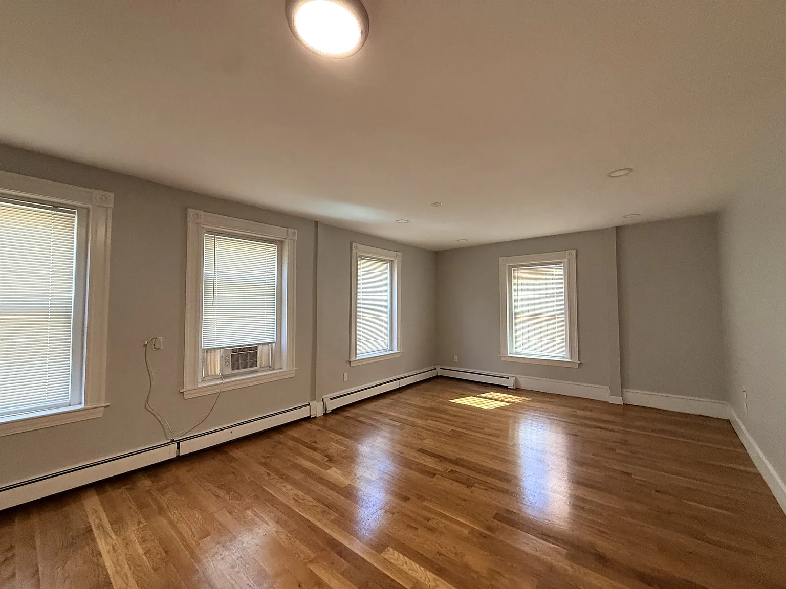 117 Harvard St — Photo 4