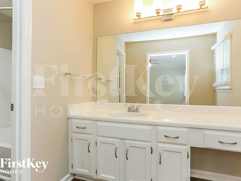 5395 Telford Ct — Photo 12