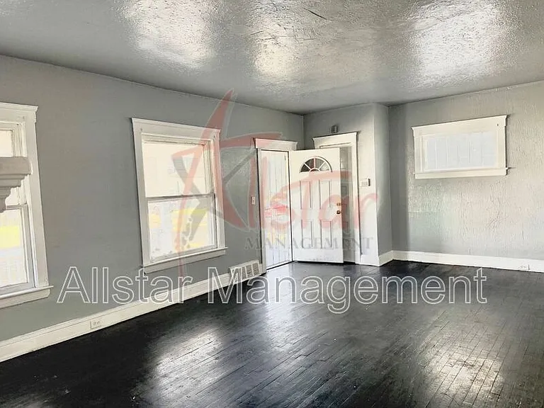 1374 E 94th St — Photo 21