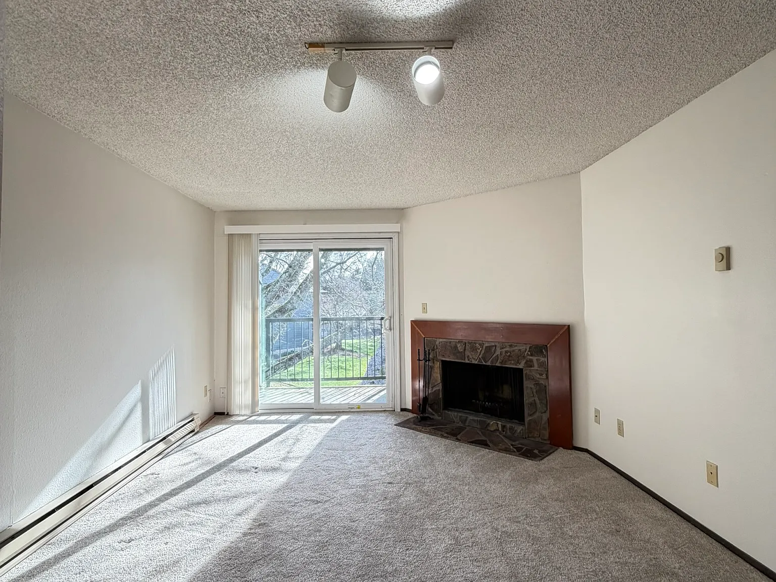 1 bed, 596 sqft, $1,195 — Photo 2
