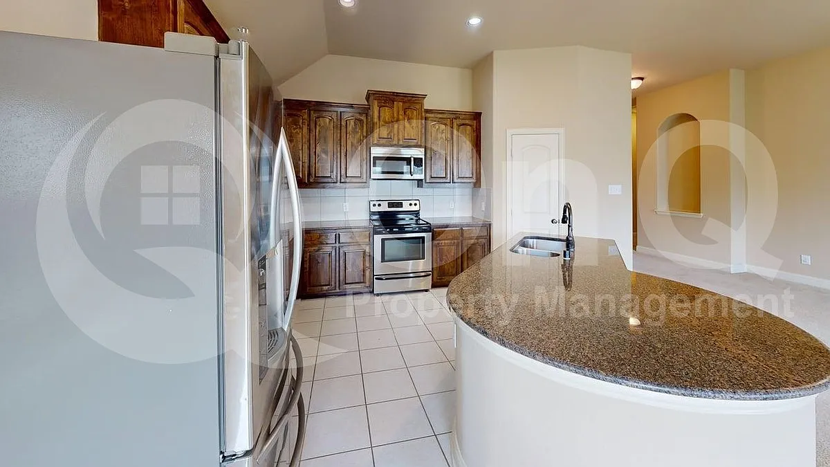 Building Photo - 1705 Fair Oaks Ln