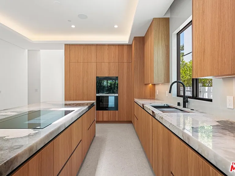 5126 Lindley Ave — Photo 3