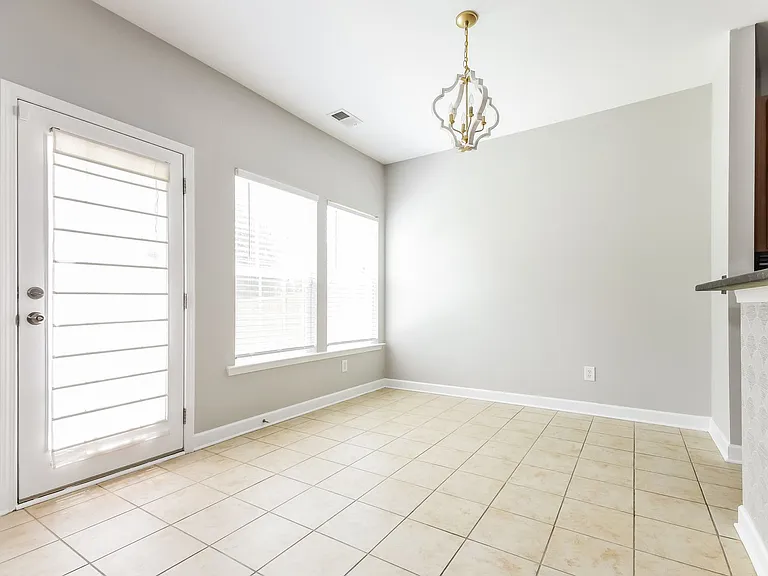 233 Maywood Dr — Photo 6