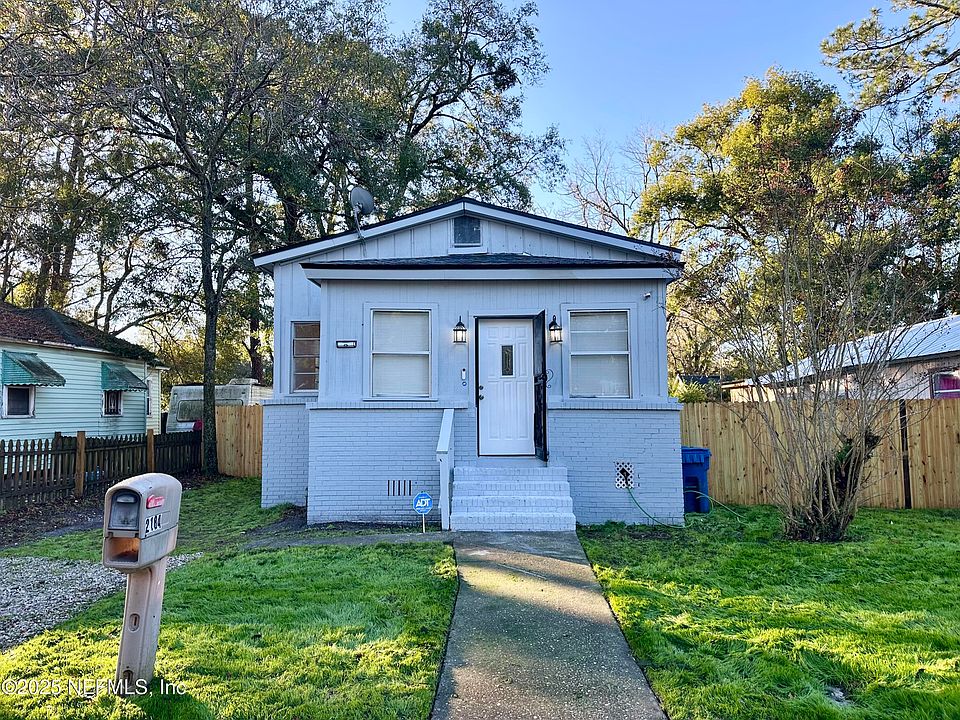 1st image of 2184 W 45TH Street