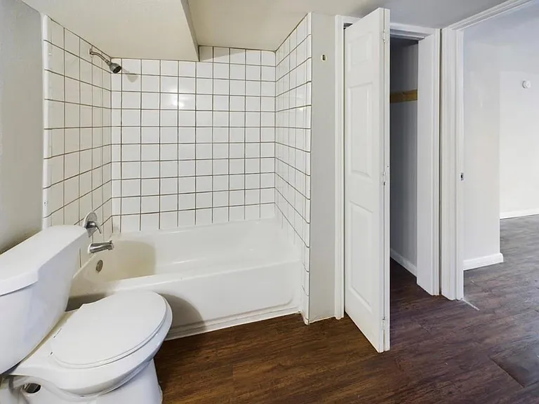607 Enid St #1/2-2 — Photo 11