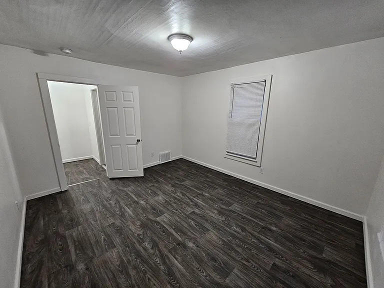 174 Strong Ave #2 — Photo 10