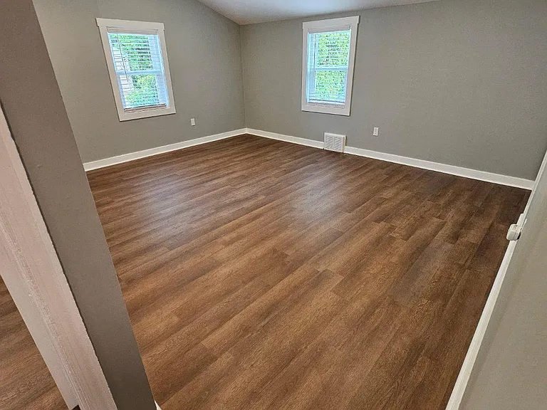 647 Roberts Ave — Photo 7