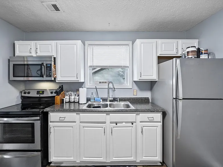 1232 Paradise Hill Rd — Photo 5