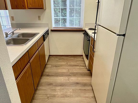 4th image of 5681 Eagle Pkwy #2