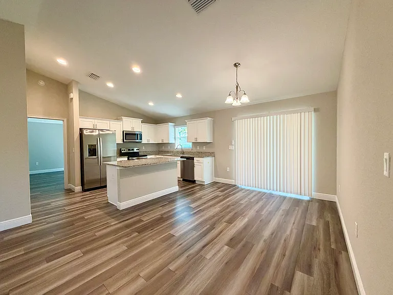 210 Oak Ln — Photo 6
