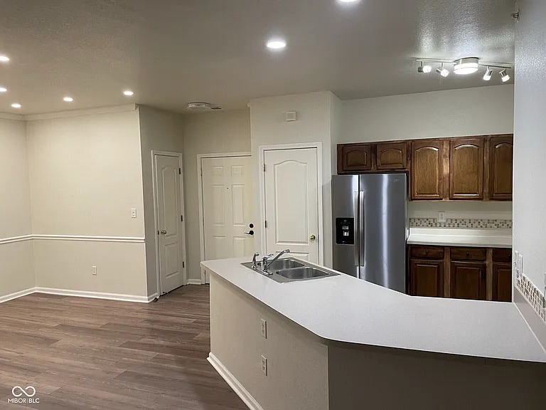 12820 University Cres #2C — Photo 8