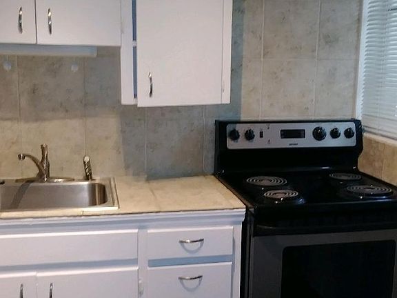 4th image of 560 12th Ave NE APT 4