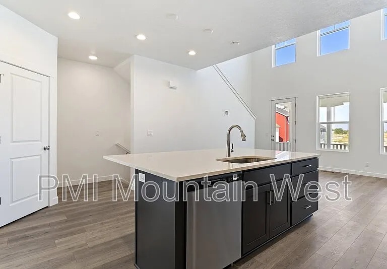 1836 W Red Twilight Ln — Photo 16