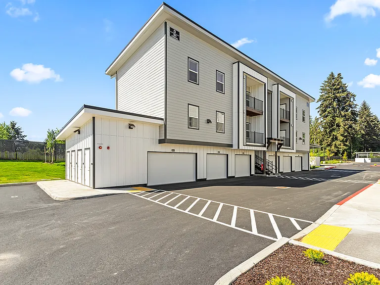 Jailen's Pointe Apartments — Photo 46