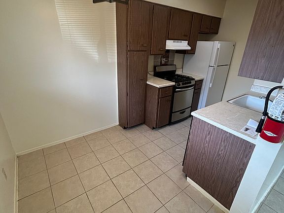 3rd image of 128 Moore St APT 4