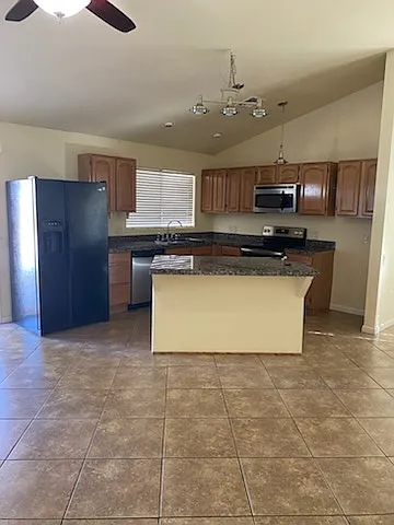 8126 W Dreyfus Dr — Photo 3