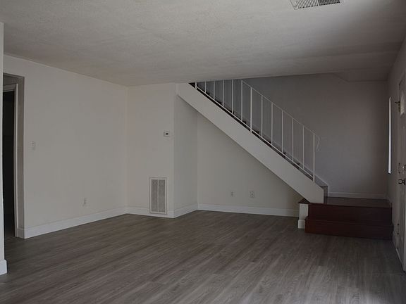3rd image of 2505 Florida Ln