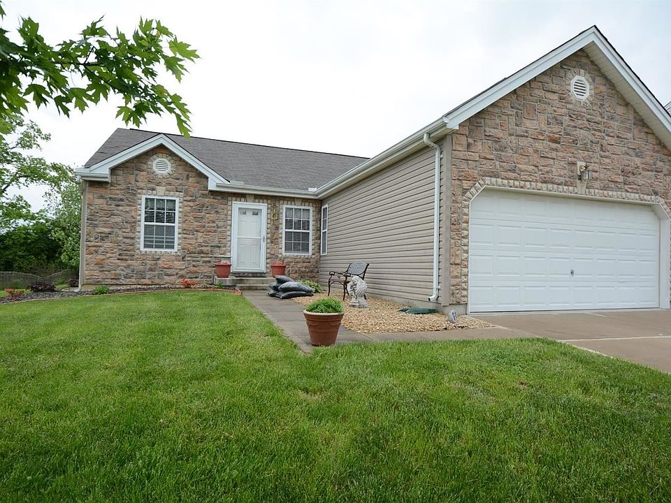 1st image of 929 Sleepy Hollow Dr