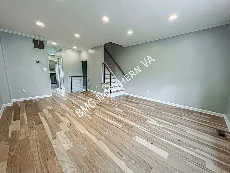 954 S Rolfe St — Photo 2
