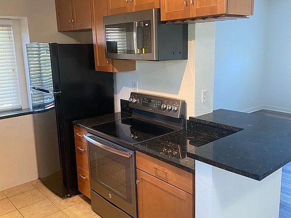 5th image of 1000 Estes St Unit 43