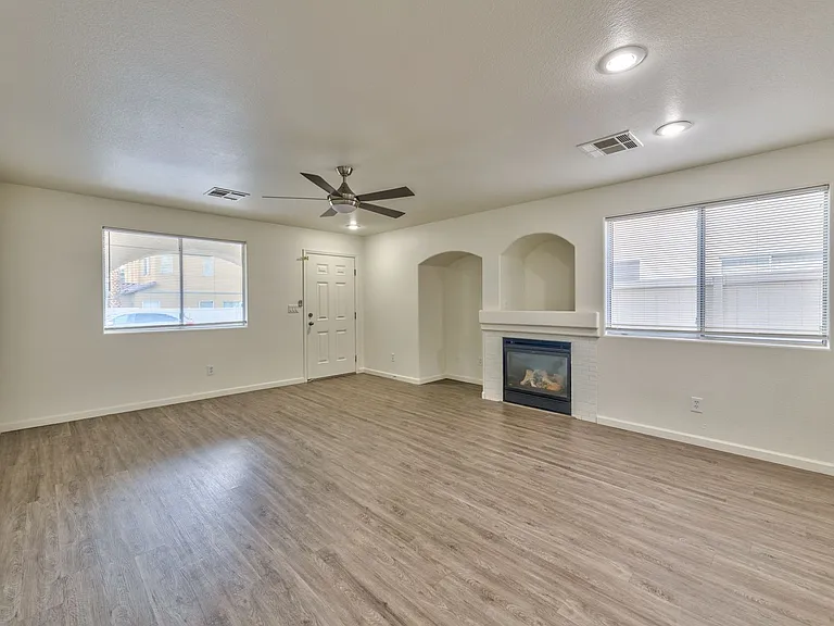 949 Medina De Leon Ave — Photo 4