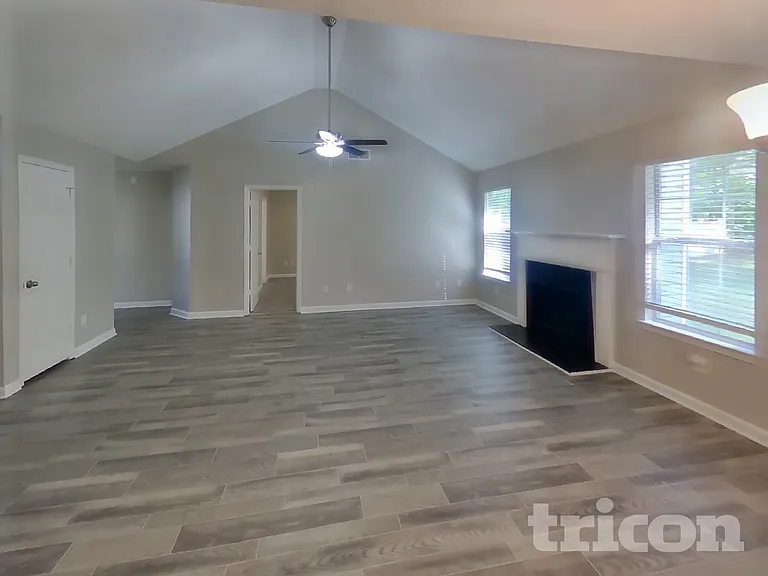 1411 Pebble Ridge Ln — Photo 4