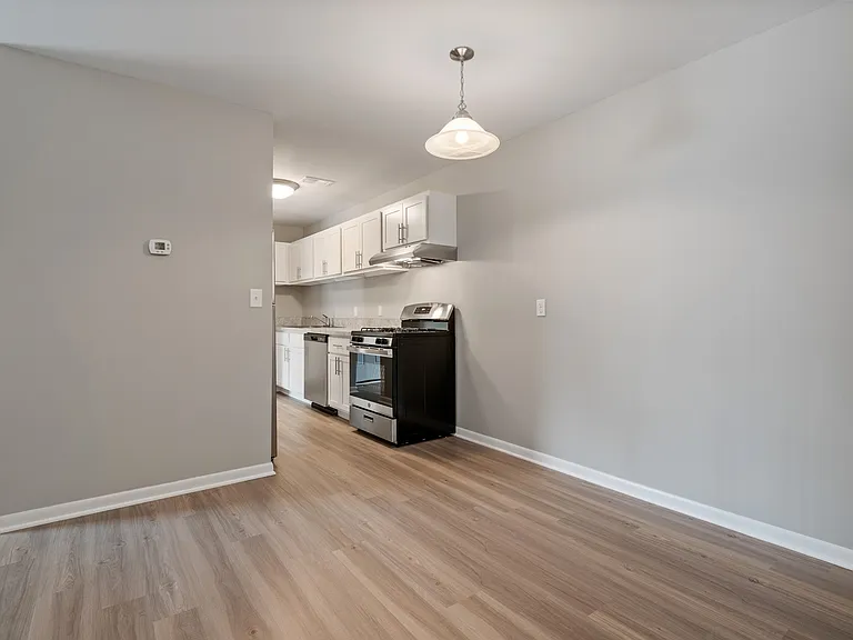 214 S Hewitt Rd — Photo 5
