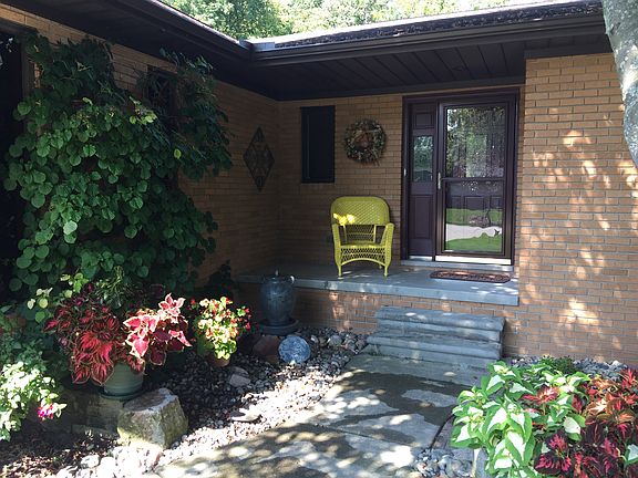 3rd image of 8178 Saint James Ct