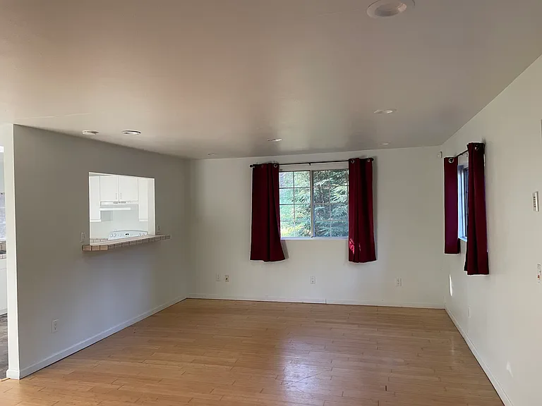 2140 Coffee Ln #B — Photo 8