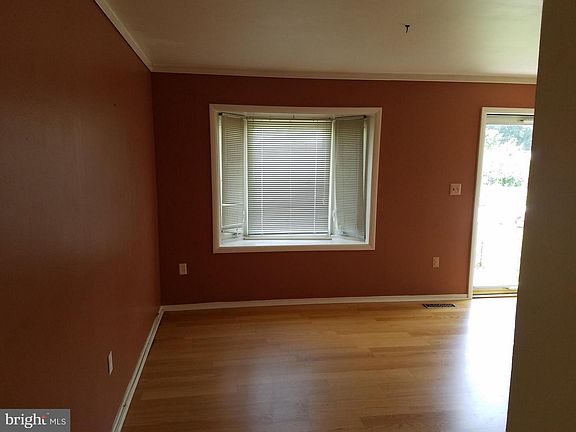 4th image of 829 Ivydale Ave