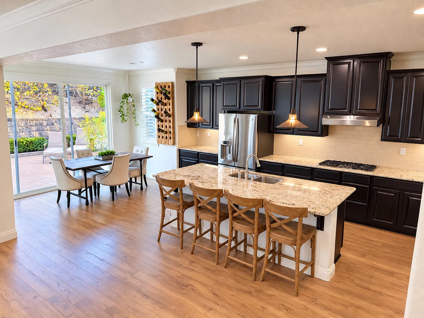 4 bed, 2.5 bath, 2768 sqft, $4,250 — Photo 3