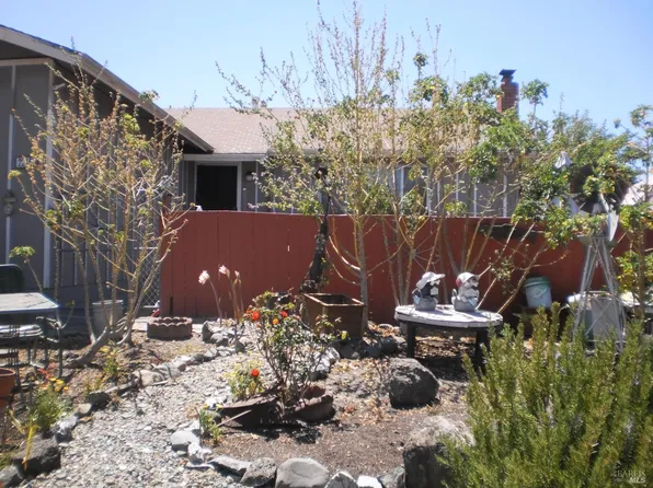 2215 Santa Fe Drive, Santa Rosa, CA 95405