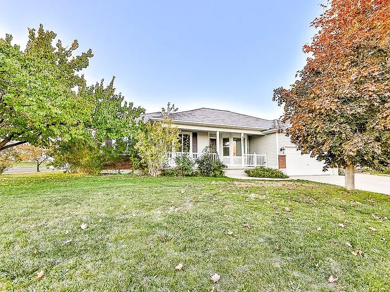 6051 W Richardson Ln — Photo 2