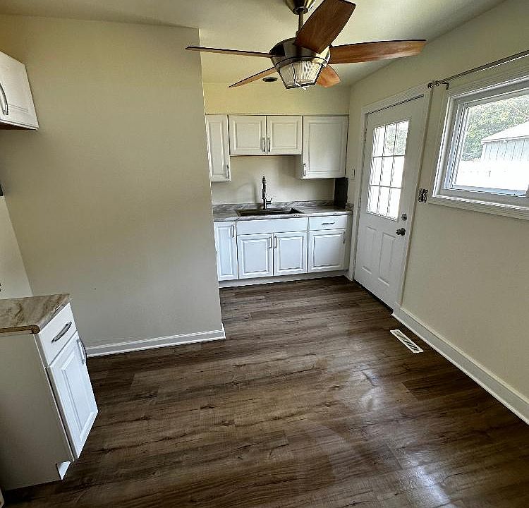 104 W Valley View Dr, Lakemoor, IL 60051 Zillow