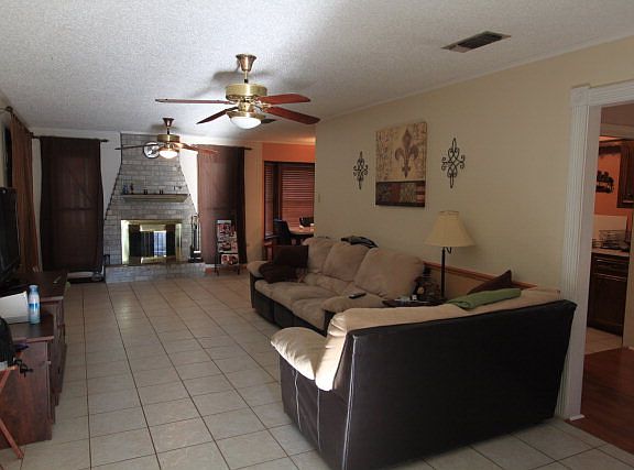 3rd image of 110 Glenhill Dr