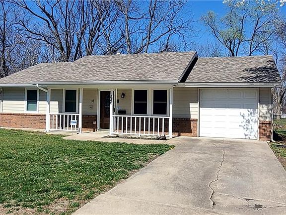 3rd image of 530 NE Noeleen Ln