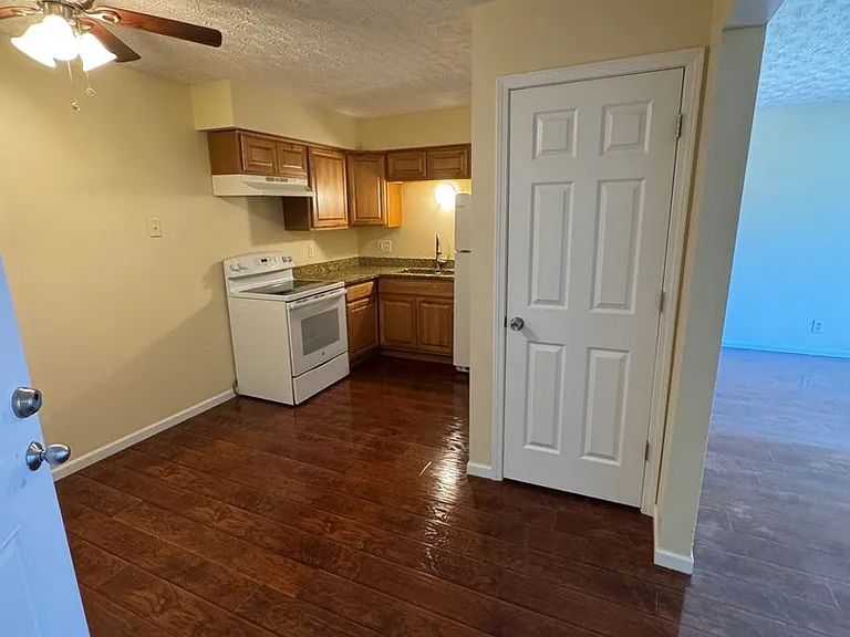 3120 Meriday Ln — Photo 2