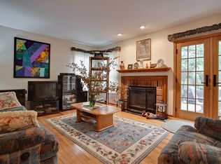 239 Pontiac Ln, Vernon Hills, IL