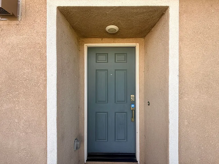 5475 Tangerine Ave — Photo 1