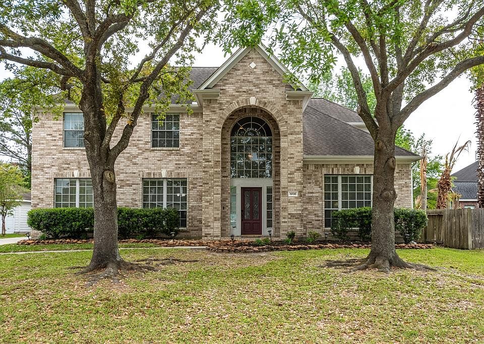 Beautiful two story home has 5 bedrooms and 3 & 1/2 baths, great curb appeal and detached garage in a cul-de-sac