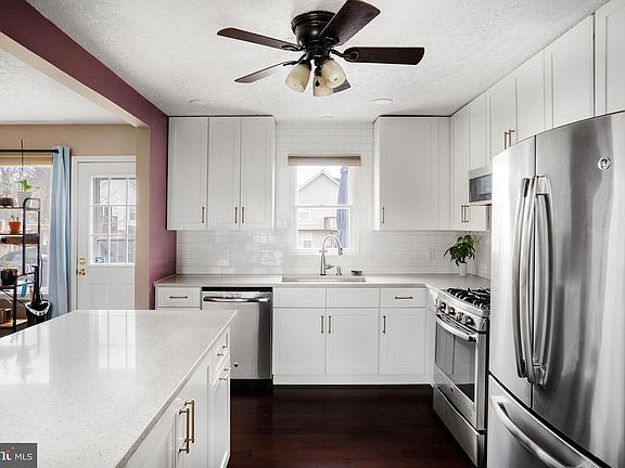 3rd image of 109 Tinoak Dr